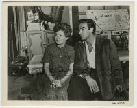 4m258 DIARY OF ANNE FRANK candid 8x10.25 still '59 Shelley Winters with her boyfriend Sean Connery!