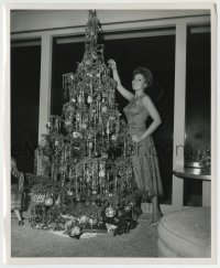 4m565 KIM NOVAK 8.25x10 still '58 with incredibly elaborate Christmas tree at home by Crosby!
