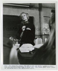 4m770 PRIME OF MISS JEAN BRODIE 8.25x10 still '69 Maggie Smith in her classroom with her students!