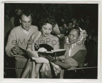 4m820 ROSE TATTOO candid 8.25x10 still '55 Yvonne De Carlo signs autographs for fans at premiere!