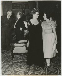 4m592 LITTLE FOXES candid 7.25x9 still '41 Bette Davis & Teresa Wright leaving for a late lunch!