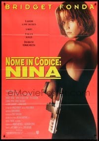 4p204 POINT OF NO RETURN Italian 1p '93 full-length c/u of super sexy Bridget Fonda with big gun!