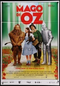 4p245 WIZARD OF OZ Italian 1p R16 best image of Judy Garland & co-stars on the Yellow Brick Road!