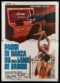4p084 PASSI DI DANZA SU UNA LAMA DI RASOIO Italian 2p '73 hand grabbing blade over naked couple!