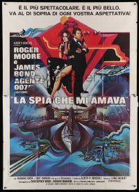 4p087 SPY WHO LOVED ME Italian 2p '77 Bob Peak art of Roger Moore as James Bond & Barbara Bach!