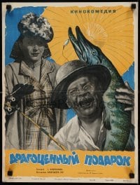 4y599 DRAGOTSENNYY PODAROK Russian 15x20 '56 Manukhin art of man w/fish & disapproving woman!