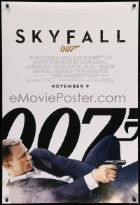 4z888 SKYFALL advance DS 1sh '12 November 9 style, Daniel Craig as James Bond on back shooting gun!