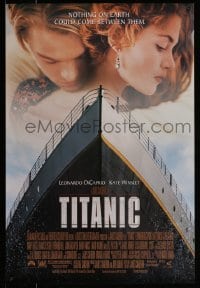 4z954 TITANIC DS 1sh '97 Leonardo DiCaprio, Kate Winslet, directed by James Cameron!