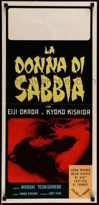 5d219 WOMAN IN THE DUNES Italian locandina '67 Hiroshi Teshigahara's Suna no onna, c/u of lovers!