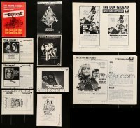 5h316 LOT OF 18 UNCUT PRESSBOOKS '70s great advertising for a variety of different movies!