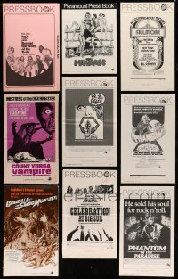 5h311 LOT OF 24 CUT PRESSBOOKS '70s great advertising for a variety of different movies!