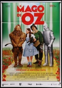 5k497 WIZARD OF OZ Italian 1p R16 best image of Judy Garland & co-stars on the Yellow Brick Road!