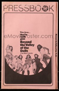 5m565 BEYOND THE VALLEY OF THE DOLLS pressbook '70 Russ Meyer's girls who are old at twenty!