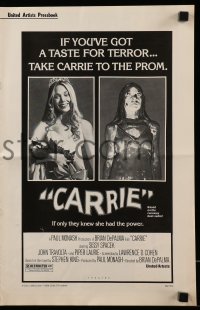 5m597 CARRIE pressbook '76 Stephen King, Sissy Spacek before and after her bloodbath at the prom!