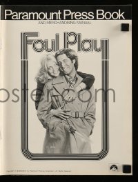 5m668 FOUL PLAY pressbook '78 wacky Lettick art of Goldie Hawn & Chevy Chase, screwball comedy!