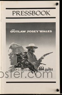 5m819 OUTLAW JOSEY WALES pressbook '76 Clint Eastwood is an army of one, cool double-fisted art!