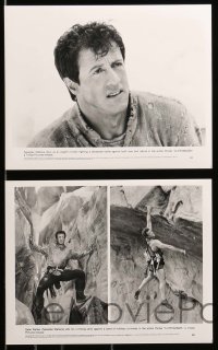 5m253 CLIFFHANGER presskit w/ 11 stills '93 Sylvester Stallone, John Lithgow, height of adventure!
