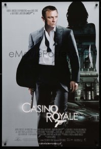 5p071 CASINO ROYALE English DS 1sh '06 cool image of Daniel Craig as James Bond!