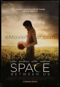 5r801 SPACE BETWEEN US advance DS 1sh '16 Asa Butterfield, what's your favorite thing about Earth?