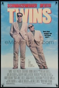 5r932 TWINS DS 1sh '88 Arnold Schwarzenegger & Danny DeVito are an unlikely duo!