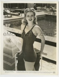 5s221 DOLORES MORAN 8.25x10 still '43 c/u of the sexy Warner Bros. actress in swimsuit by pool!