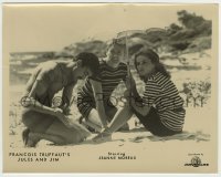 5s435 JULES & JIM 8x10.25 still '62 Jeanne Moreau, Oskar Werner & Henri Serre on beach, Truffaut