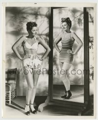 5s544 MARTHA VICKERS 8.25x10 still '46 modeling both modern & old fashioned swimsuits by Richee!