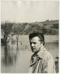5s622 NO BLADE OF GRASS candid deluxe 8x10 still '71 Cornel Wilde shows dangers of pollution!