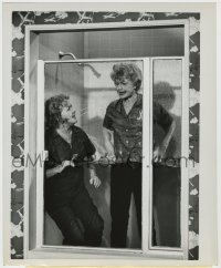 5s514 LUCY SHOW TV 7.5x9 still '63 Lucille Ball & Vivian Vance forgot to install the shower drain!