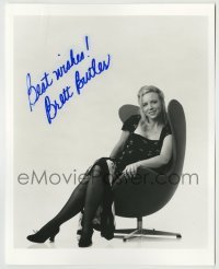 5y733 BRETT BUTLER signed 8x10 REPRO still '90s seated portrait of the Grace Under Fire star!