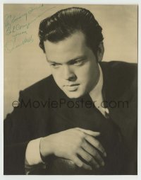 5y435 ORSON WELLES signed deluxe 7.5x9.5 still '40s great portrait of the legendary Hollywood star!
