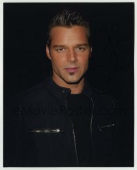 5y681 RICKY MARTIN signed color 8x10 REPRO still '00s great c/u of the famous Puerto Rican singer!