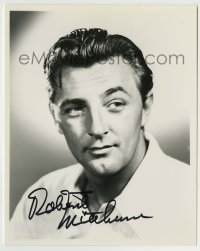 5y855 ROBERT MITCHUM signed 8x10 REPRO still '80s great head & shoulders portrait in casual outfit!