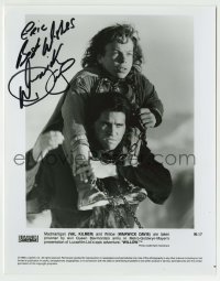 5y472 WARWICK DAVIS signed 8x10.25 still '88 great close up on Val Kilmer's shoulders in Willow!