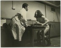 6h040 ALICE'S RESTAURANT 8x10.25 still '69 wacky Arlo Guthrie naked in doctor's office!