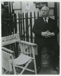 6h331 FRENZY candid 7.5x9.5 still '72 Alfred Hitchcock sits on trash can instead of director chair!
