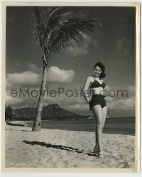 6h334 FROM HERE TO ETERNITY candid 8.25x10 still '53 Donna Reed in swimsuit on beach by Lippman!