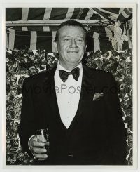 6h480 JOHN WAYNE 8.25x10 still '67 great close up wearing tuxedo at the Golden Globe Awards!