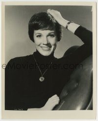 6h487 JULIE ANDREWS 8.25x10 still '64 great casual smiling portrait when she made Mary Poppins!