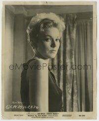 6h495 KIM NOVAK 8x10 still '59 close up looking over her shoulder from Middle of the Night!
