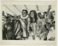 6h609 MORE THAN A MIRACLE 8x10.25 still '67 sexy Sophia Loren & Omar Sharif in great costumes!