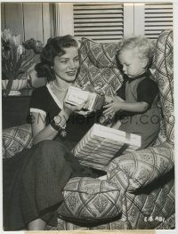 6h504 LAUREN BACALL 7.25x9.5 still '50 beautiful mom gives gifts to baby Stephen Humphrey Bogart!