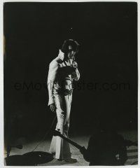 6x019 ELVIS PRESLEY 8.25x10 photo '74 singing into microphone at the L.A. Forum by Peter Borsari!