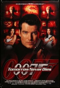 6z916 TOMORROW NEVER DIES DS 1sh 1997 close-up of Pierce Brosnan as James Bond 007!
