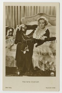 7d174 MARLENE DIETRICH 5582/3 German Ross postcard 1930s great portrait on bed in velvet nightgown!