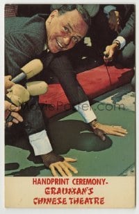 7d209 FRANK SINATRA 4x6 postcard 1965 putting his handprints at Grauman's Chinese Theatre!
