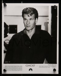 7d726 GHOST presskit w/ 13 stills 1990 great images of Patrick Swayze & sexy Demi Moore!