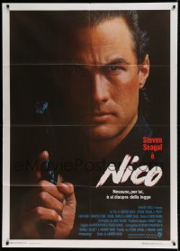 7g417 ABOVE THE LAW Italian 1p 1988 best close up of cop Steven Seagal with gun, Nico!