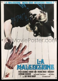 7g313 AND NOW THE SCREAMING STARTS Italian 2p 1974 great different art of girl by severed hand!