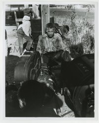 7h318 COOL HAND LUKE candid 8x10 still 1967 Paul Newman & Cyril Chips Robinson filmed in escape!